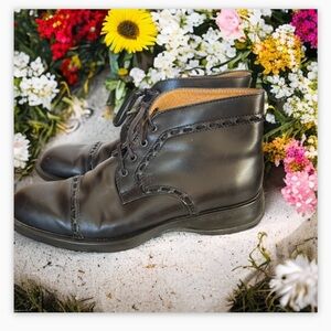 TOD'S-Authentic-Black Leather Suede Thread -Grooved RubberSole AnkleBoot Sz7 EUC